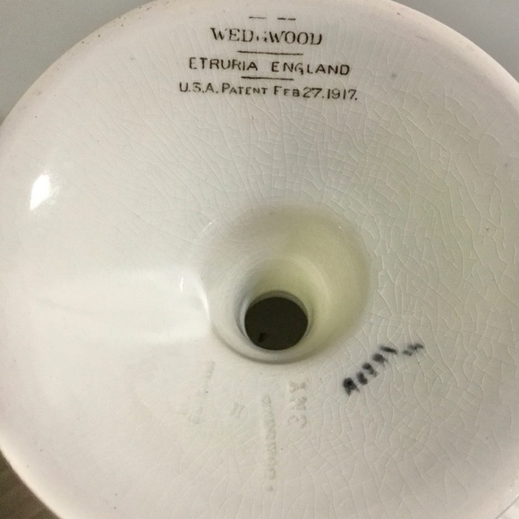 Antique Wedgwood ‘Belmar’ fluted compote - Picture 9 of 9